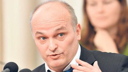 Klärungsbedarf. Brandenburgs Justizminister Volkmar Schöneburg (Linke) wird seine DDR-Doktorarbeit vorgehalten. In seiner 1987 verfassten Dissertation „Kriminalwissenschaftliches Erbe der KPD 1919 - 1933“ äußerte er sich zweideutig zur Todesstrafe.