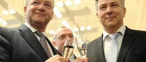 Anstoßen auf das neue Jahr.