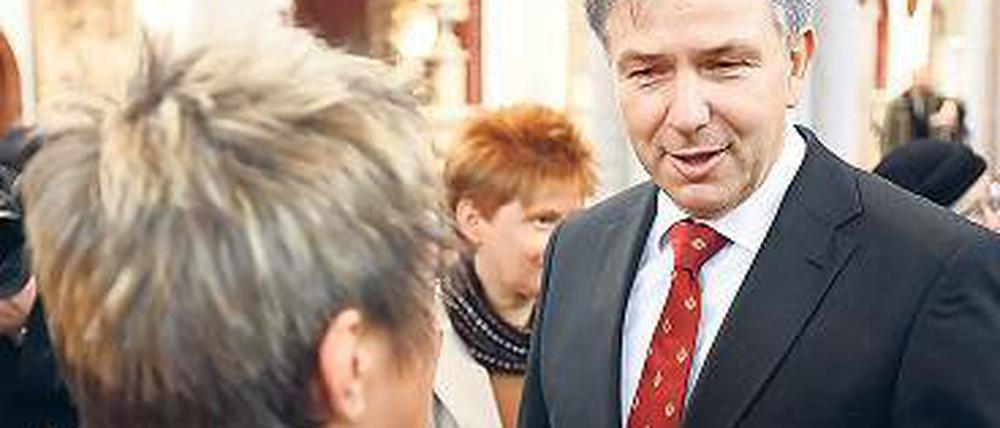 „Sie lösen mich ab? Irrtum!“ Klaus Wowereit spricht zu Renate Künast.