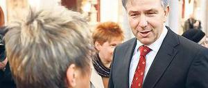 „Sie lösen mich ab? Irrtum!“ Klaus Wowereit spricht zu Renate Künast.