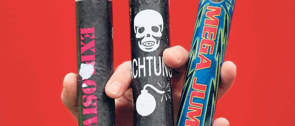 Gefährlich. Wer illegale Böller erwirbt, macht sich strafbar.