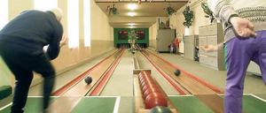 Volltreffer. Laut Brandenburgs Landesregierung steht das Land dank der Konjunkturpakete heute besser da als vor der Wirtschaftskrise. Auch kleinere Maßnahmen, wie der Bau einer modernen Kegelbahn in Michendorf (Potsdam-Mittelmark), wurden realisiert.