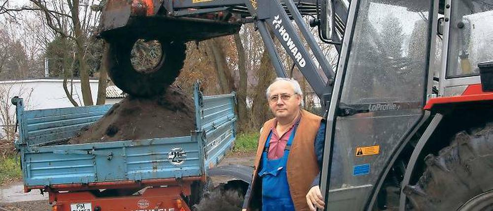 Zoff ums Wegerecht. Sepp Franz wehrt sich gegen den Bau einer Straße, die über das Grundstück seiner Frau in Golm führt. Die Stadtverwaltung sieht die Sache anders – die Straße sei dort schon jahrzehntelang öffentlich genutzt worden.