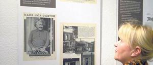 Titelgeschichte über das Privatleben des Nobelpreisträgers: Auf den Ausstellungstafeln werden auch Details zu Albert Einstein erzählt – über die Sommer in Caputh oder seine Liebe in Prag.