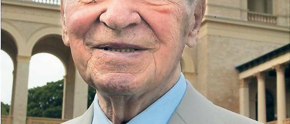 Mäzen. Werner Otto im Jahr 2003 vor dem frisch renovierten Belvedere.