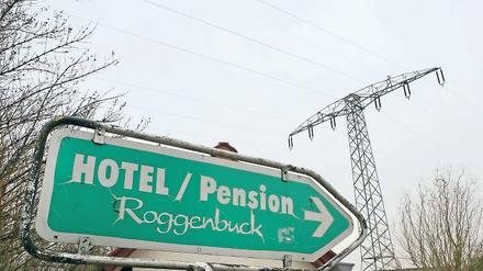 „Von mir kriegen sie keine Unterschrift“: Auch ein Hotel-Betreiber in Marquardt wehrt sich trotz eines hohen Geldangebots gegen die Hochspannungsleitung im Ort.