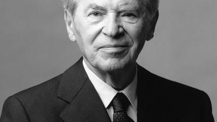 Der Versandhausgruender Werner Otto ist tot. Er starb bereits am Mittwoch (21.12.11) vor Weihnachten im Alter von 102 Jahren im Kreise seiner Familie in Berlin, wie die von ihm gegruendete Firma am Dienstag (27.12.11) mitteilte.