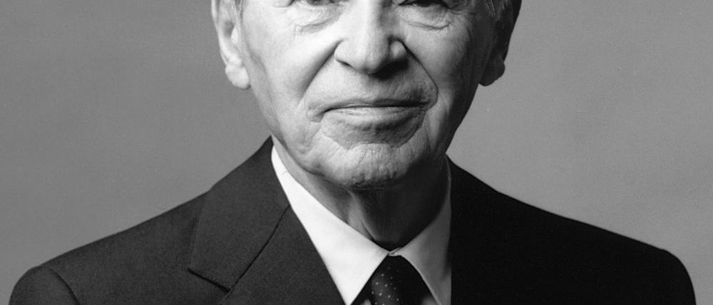 Der Versandhausgruender Werner Otto ist tot. Er starb bereits am Mittwoch (21.12.11) vor Weihnachten im Alter von 102 Jahren im Kreise seiner Familie in Berlin, wie die von ihm gegruendete Firma am Dienstag (27.12.11) mitteilte.