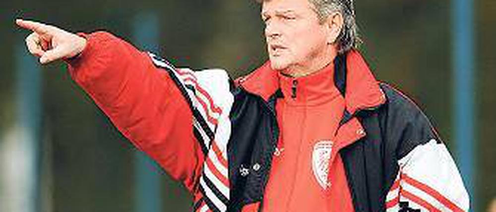 Der Trainer. Volker Löbenberg hat eine stimmige Truppe aufgebaut.