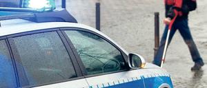 Auf der Flucht. Die Polizei fahndet weiter intensiv nach dem 33-jährigen Verdächtigen. Am Adventssonntag soll er seine frühere Freundin in Bautzen erwürgt und anschließend das gemeinsame Kind entführt haben.