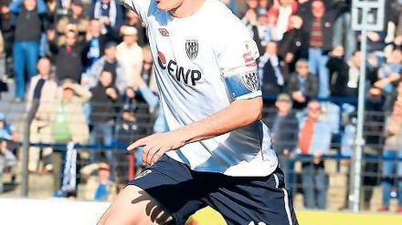 Dominik Stroh-Engel (26) beim Torjubel. Der Mittelfeld-Regisseur kickt seit 2010 für den Fußball-Drittligisten SV Babelsberg 03 – seit Mitte September mit der Kapitänsbinde.