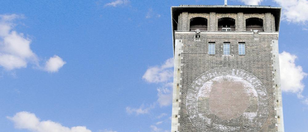 Der Turm des Landtagsgebäudes auf dem Brauhausberg.