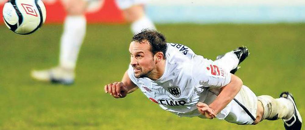 Jubilar. Almedin Civa bestritt gestern sein 250. Punktspiel für den SV Babelsberg 03 und konnte am Ende mit dem Punktgewinn gegen den Drittliga-Spitzenreiter Regensburg zufrieden sein.
