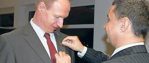 Erhielt Auszeichnung für sein Engagement für Kinder: Hartwig Rolf (l.)