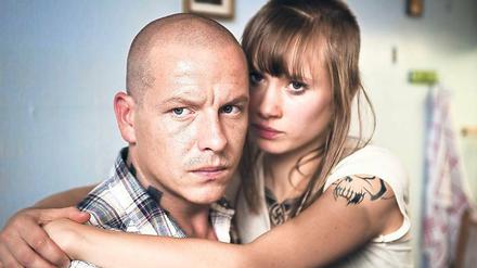 Braune Liebe. Alina Levshin und Gerdy Zint als Skin-Paar in „Kriegerin“.