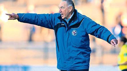 Der Erfolgscoach. Turbine-Trainer Bernd Schröder legt Wert auf die Teilnahme am internationalen Fußball. Erst kürzlich verpflichtete er mit Margret Lara Vidarsdottir eine weitere Weltklasse-Stürmerin.