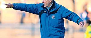 Der Erfolgscoach. Turbine-Trainer Bernd Schröder legt Wert auf die Teilnahme am internationalen Fußball. Erst kürzlich verpflichtete er mit Margret Lara Vidarsdottir eine weitere Weltklasse-Stürmerin.