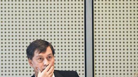 Nachdenklich. Berlins Justizsenator Michael Braun (CDU) steht wegen seiner Notartätigkeit im Zusammenhang mit dubiosen Immobiliengeschäften in der Kritik.