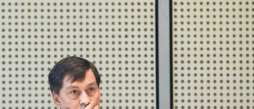 Nachdenklich. Berlins Justizsenator Michael Braun (CDU) steht wegen seiner Notartätigkeit im Zusammenhang mit dubiosen Immobiliengeschäften in der Kritik.