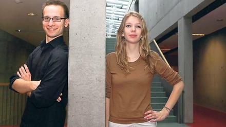 Selbstbewusster Nachwuchs. Messechef Sebastian Engels und Marketingchefin Nadine Gerstenkorn haben es sich zugetraut, zusammen mit anderen Kommilitonen eine Messe zu leiten. Nun steht die „uniContact“ kurz vor ihrer Eröffnung.