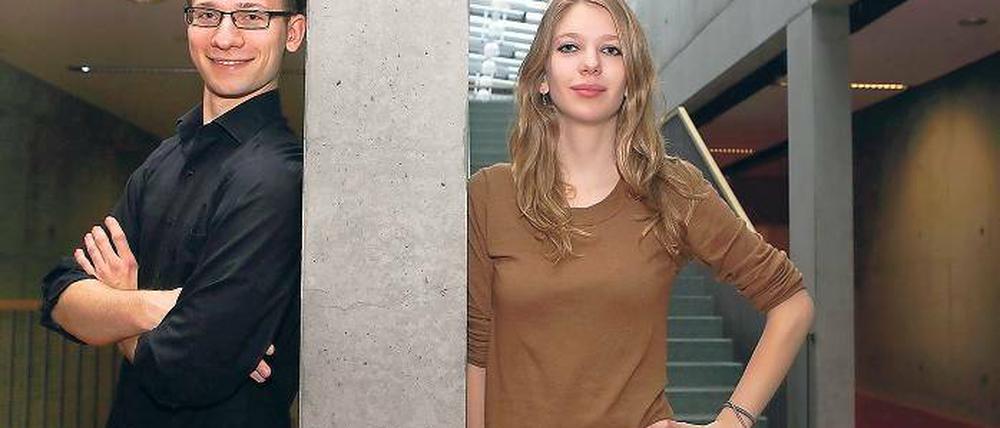 Selbstbewusster Nachwuchs. Messechef Sebastian Engels und Marketingchefin Nadine Gerstenkorn haben es sich zugetraut, zusammen mit anderen Kommilitonen eine Messe zu leiten. Nun steht die „uniContact“ kurz vor ihrer Eröffnung.