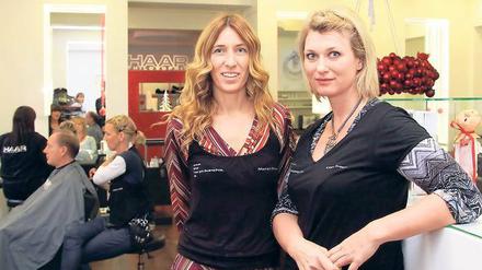 Ausgezeichnet. Marion Ganse und Katja Trowe im Salon „Haar Philosophie“, in dem bisher 16 Friseurinnen ausgebildet wurden. Jetzt gab es dafür den Förderpreis der Jungen Deutschen Wirtschaft.