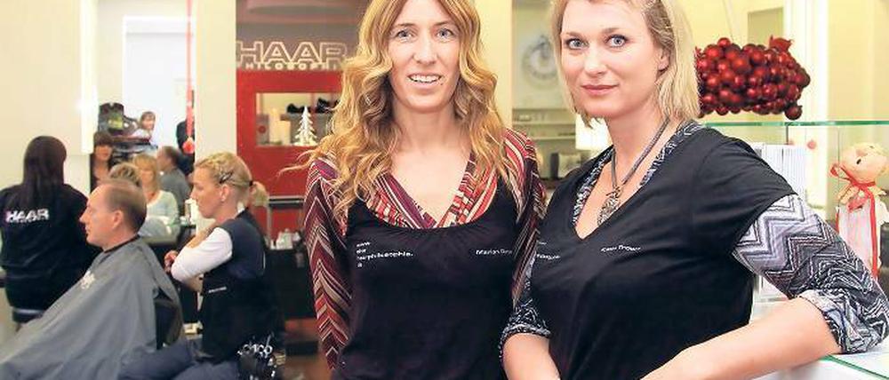Ausgezeichnet. Marion Ganse und Katja Trowe im Salon „Haar Philosophie“, in dem bisher 16 Friseurinnen ausgebildet wurden. Jetzt gab es dafür den Förderpreis der Jungen Deutschen Wirtschaft.