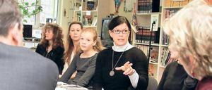 „Vereinfachte Verfahren und schnelle Entscheidungen“ – dies forderte Oberbürgermeister Jann Jakobs gestern angesichts der Probleme von Bianca Herrendörfer-Bort, deren Tochter das Down-Syndrom hat und die Rosa-Luxemburg-Schule besucht.