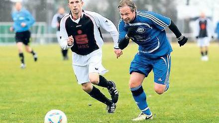 Laufduell. Manuel Hannemann (r.), hier gegen Sebastian Pecht, traf zweimal.