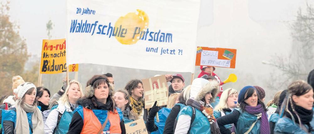 Schlechte Aussichten. Vehement wurde in Brandenburg gegen die Kürzungspläne der rot-roten Landesregierung bei der Bildung demonstriert. Am Donnerstag lehnte der Bildungsausschuss des Landtages zudem die Volksinitiative für mehr Freiheit von Schulen ab.