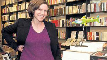 Ein leuchtend blaugrüner Hai für „Hei“-Gewinnerin Judith Schalansky.