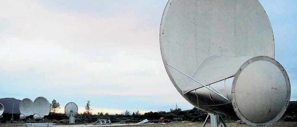 Signale aus dem All. Das Allen Telescope Array in Kalifornien, hier aufgenommen in der Abenddämmerung, hat die Aufgabe, Zeichen extraterrestrischer Lebensformen aufzufangen.