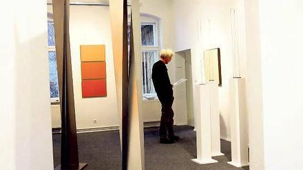 Das Klare und Lichtvolle. Die Bilder von Johannes Geccelli im Dialog mit den Skulpturen von Achim Pahle.