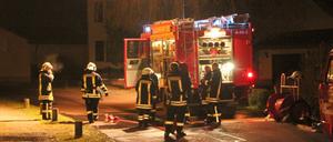 Bei einem Küchenbrand im Werderaner Ortsteil Bliesendorf ist in der Nacht zum Dienstag eine 60-jährige Frau tödlich verunglückt.