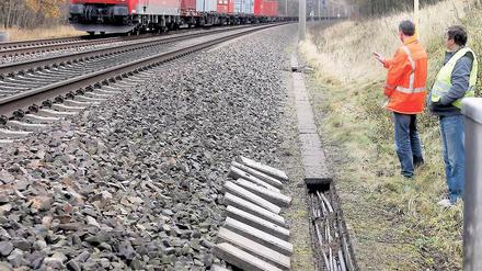 Vorsicht. Züge mussten die Anschlagstelle (u.r.) langsam passieren.