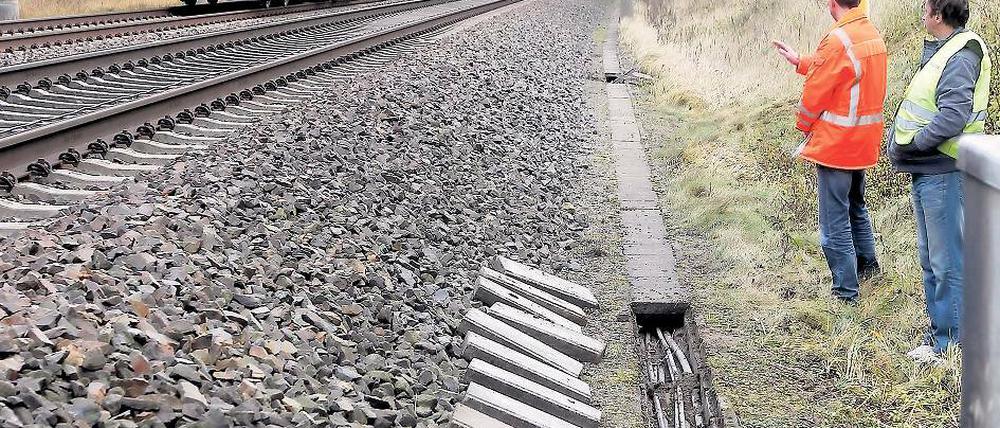 Vorsicht. Züge mussten die Anschlagstelle (u.r.) langsam passieren.