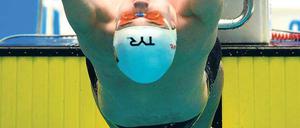 Dreifach-Starter. Christian Diener vom PSV Cottbus – hier beim diesjährigen Kurzbahn-Weltcup in Berlin zu Beginn der 50 Meter Rücken – will sich nun bei den Deutschen Meisterschaften in Wuppertal für die EM auf der Kurzbahn in Stettin qualifizieren.