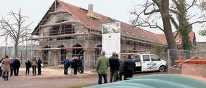 Sticheleien unterm Richtkranz. Das Richtfest für das „Haus der Vereine“ am gestrigen Freitag nutzten Sportverantwortliche, um sich kritisch zur Transparenzkommission zu äußern. 2,9 Millionen Euro kostet der Umbau der „Kanuscheune“.