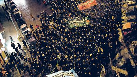 Im Gedenken. Zur Demonstration gegen Rechtsextremismus und zur Erinnerung an den Hausbesetzer Silvio Meier, der am 21. November 1992 in der U-Bahn Station Samariterstraße von einem Neonazi erstochen wurde, kamen rund 1300 Menschen.