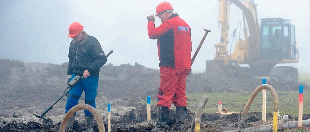 Kompliziert. Suche nach den Überresten des Bombers.