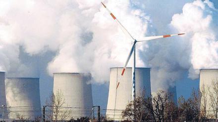 Klimakiller. Brandenburg hat wegen der Braunkohleverstromung mit den höchsten Ausstoß von Kohlendioxid (CO2). Ob das Land seine Klimaschutzziele einhält, hängt maßgeblich davon ab, ob in Jänschwalde ein neues Kraftwerk gebaut wird.
