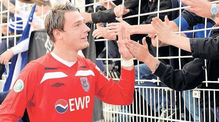 Will auch morgen abklatschen. Nach seiner Gelbsperre ist Markus Müller gegen Darmstadt wieder dabei. Im Pokalspiel gegen Frankfurt trug er zuletzt zwei Tore zum Sieg bei.