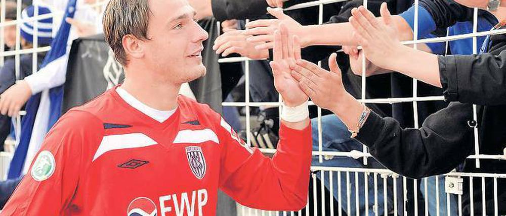 Will auch morgen abklatschen. Nach seiner Gelbsperre ist Markus Müller gegen Darmstadt wieder dabei. Im Pokalspiel gegen Frankfurt trug er zuletzt zwei Tore zum Sieg bei.