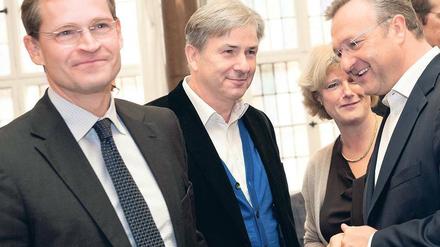 Vor dem Finale. SPD-Landeschef Michael Müller, der Regierende Bürgermeister Klaus Wowereit, die stellvertretende CDU-Landesvorsitzende Monika Grütters und CDU-Landeschef Frank Henkel (v.l.).