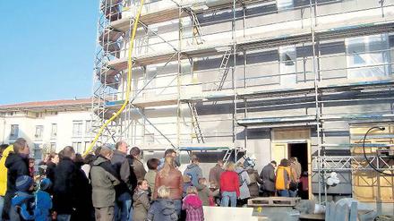 Der Neubau hat die Grundriss-Form eines Bumerangs.