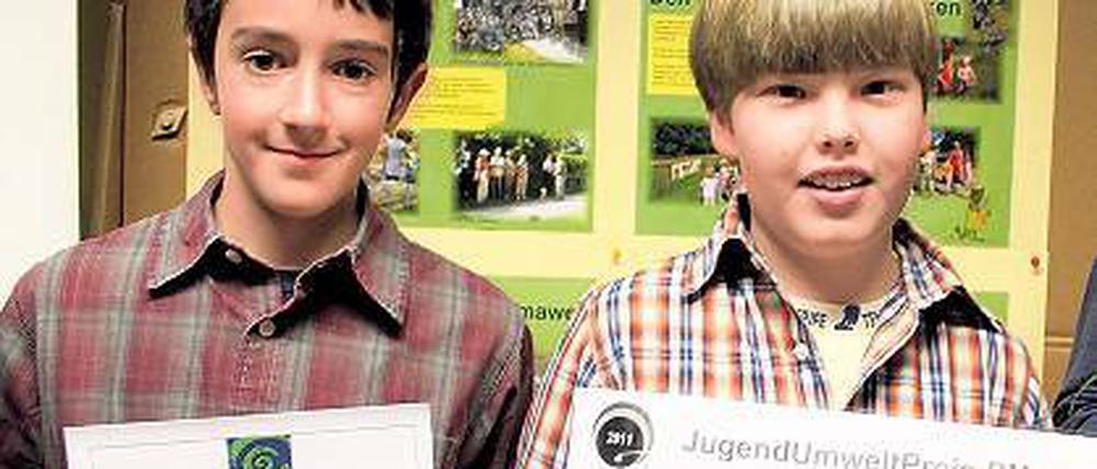 Stolze Preisträger: Daniel Frank und Noah Blaszczyk (rechts) aus Nuthetal.