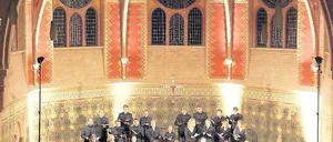 Klangschönheit in der Erlöserkirche. Der Neue Kammerchor Potsdam wusste sich von der wunderbaren Zuverlässigkeit des Neuen Kammerorchesters getragen.