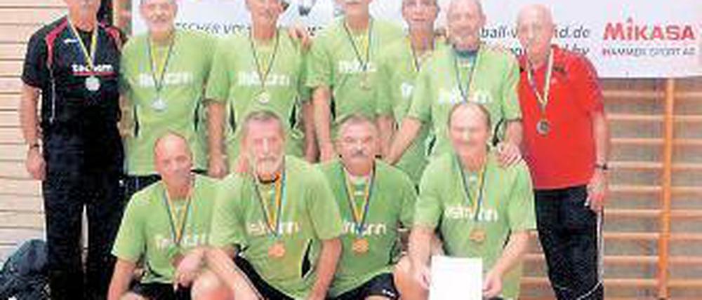 Deutscher Vizemeister. Die Ü59-Volleyballer der WSG Waldstadt Potsdam.