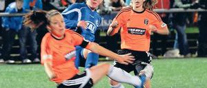 Traf zweimal in Glasgow. Chantal de Ridder (Mitte) gestern bei ihrem Tor zum 4:0 für Turbine Potsdam.