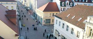 Einkaufsmeile Brandenburger Straße. An den Ladenöffnungszeiten am Sonntag scheiden sich die Geister.